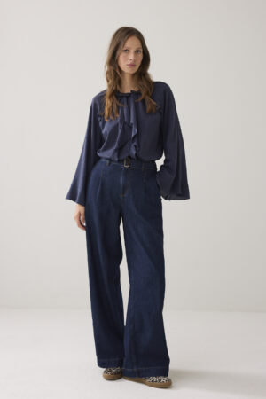 Top ruffles Cotton viscose. Length CB size 38 is ca 67cm.