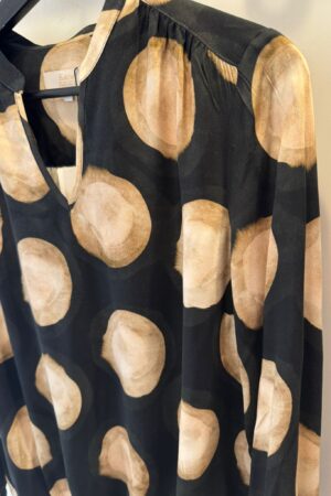 Blouse Chemisier noir ercu beige Signe nature